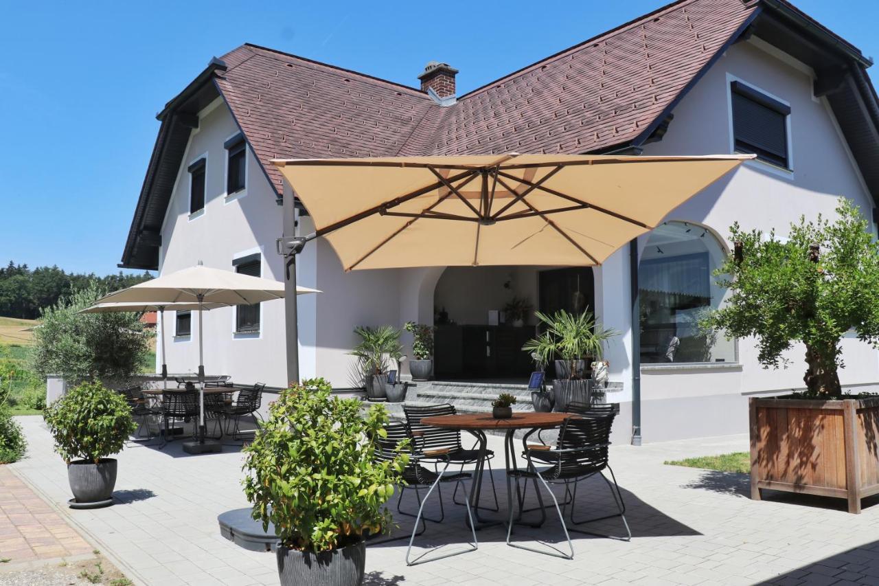 Lackenbauer Apartment Muggenau Bagian luar foto
